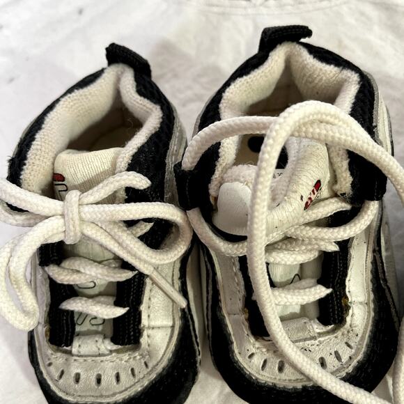 lot of 2 Pair Baby Infant shoes size 2 FILA and Stride Rite Leather  sneakers - Picture 4 of 11